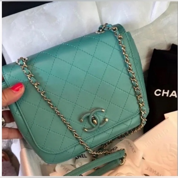 2019 *LIKE NEW* Authentic 🌺CHANEL🌺 CC *TIFFANY-BLUE/GREEN* Quilted Calfskin Mini - Picture 1 of 14